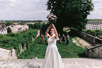 Le lancer de bouquet de la mariée